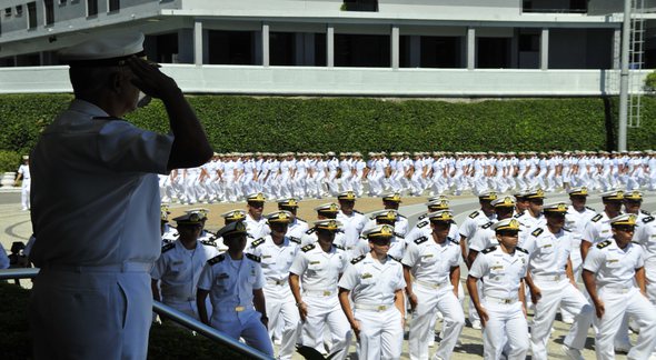 Concurso da Marinha: estudantes marcham durante cerimônia na Escola Naval - Divulgação