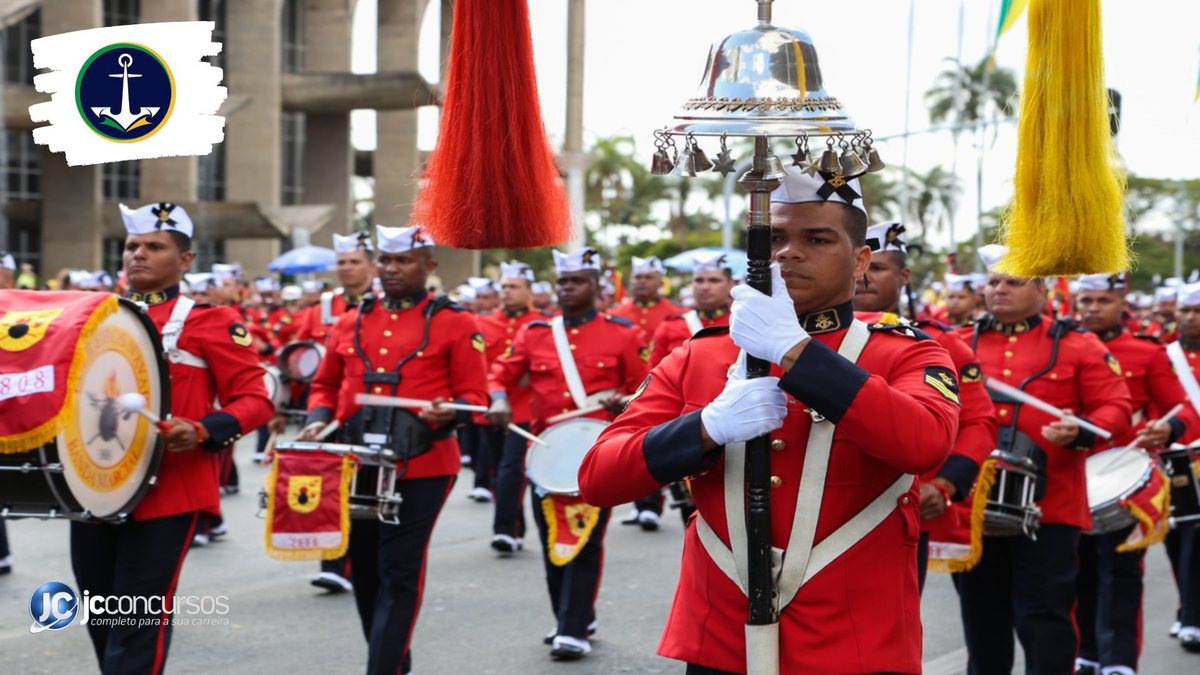Concurso da Marinha: músicos do Corpo de Fuzileiros Navais durante apresentação em desfile