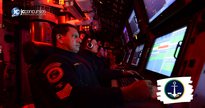 Concurso da Marinha: tripulantes trabalham no interior de submarino - Divulgação