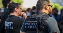 Concurso da PC SP: policiais vistos de costas com uniforme da corporação - Divulgação