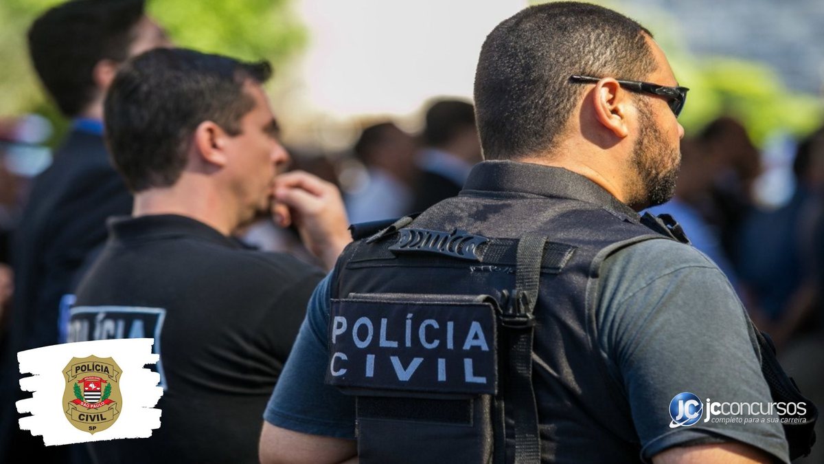 Agentes da polícia civil de São Paulo de costas