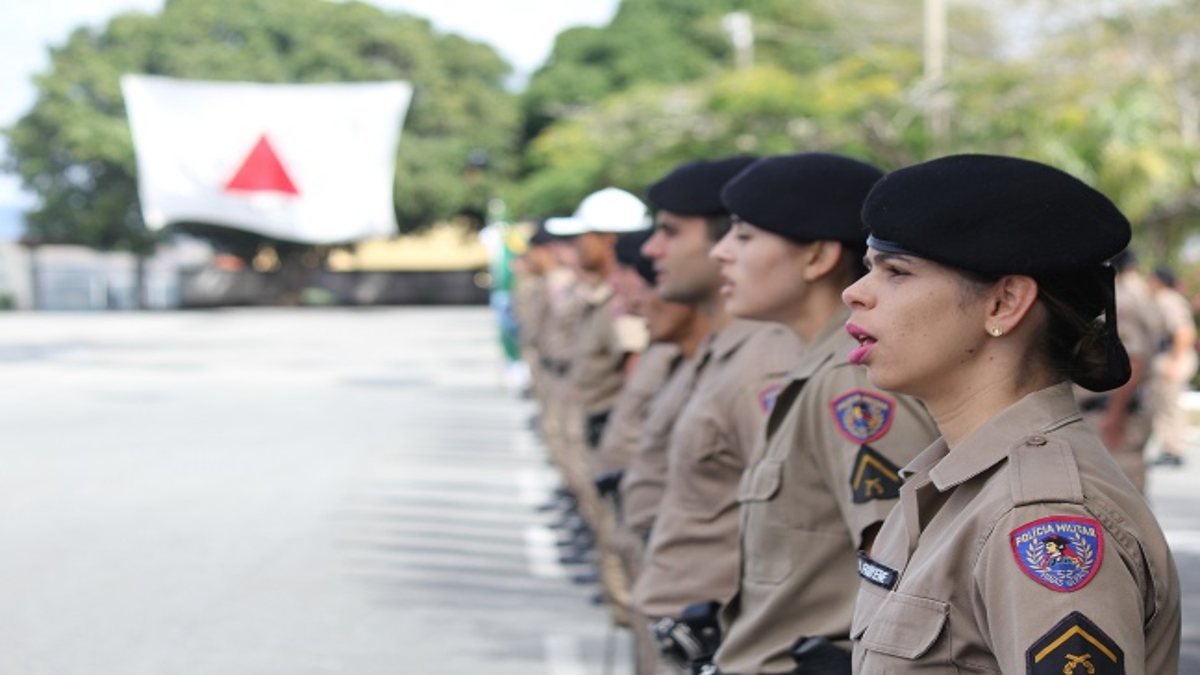 Concurso PM MG: soldados perfilados durante cerimônia de formatura