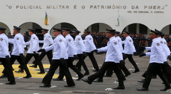 Concurso PM RJ: oficiais perfilados durante cerimônia de formatura - Divulgação