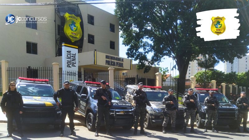 Concurso da Polícia Penal de Goiás: agentes perfilados em frente ao edifício-sede da corporação, em Goiânia - Foto: Divulgação