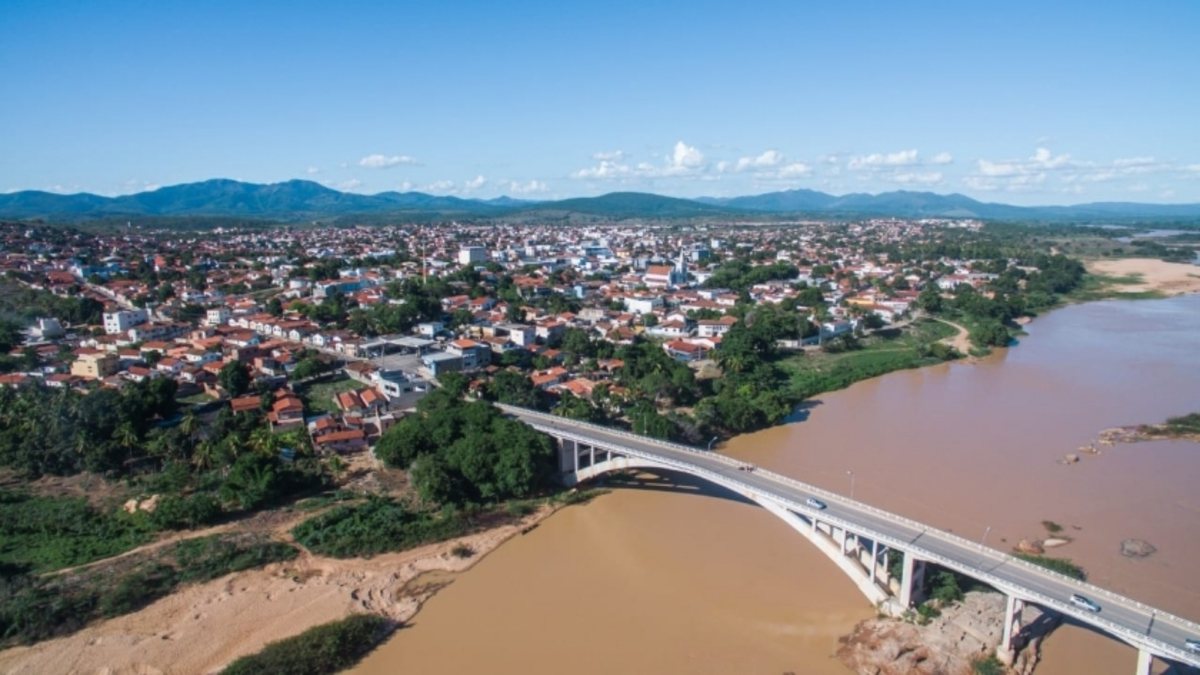 Concurso da Prefeitura de Almenara: vista aérea do município