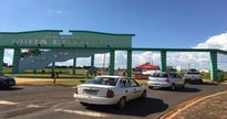 Concurso Prefeitura de Mira Estrela: carros cruzam portal de entrada do município - Divulgação