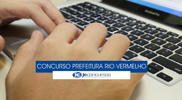 Concurso Prefeitura de Rio Vermelho - mãos posicionadas sobre teclado - EBC