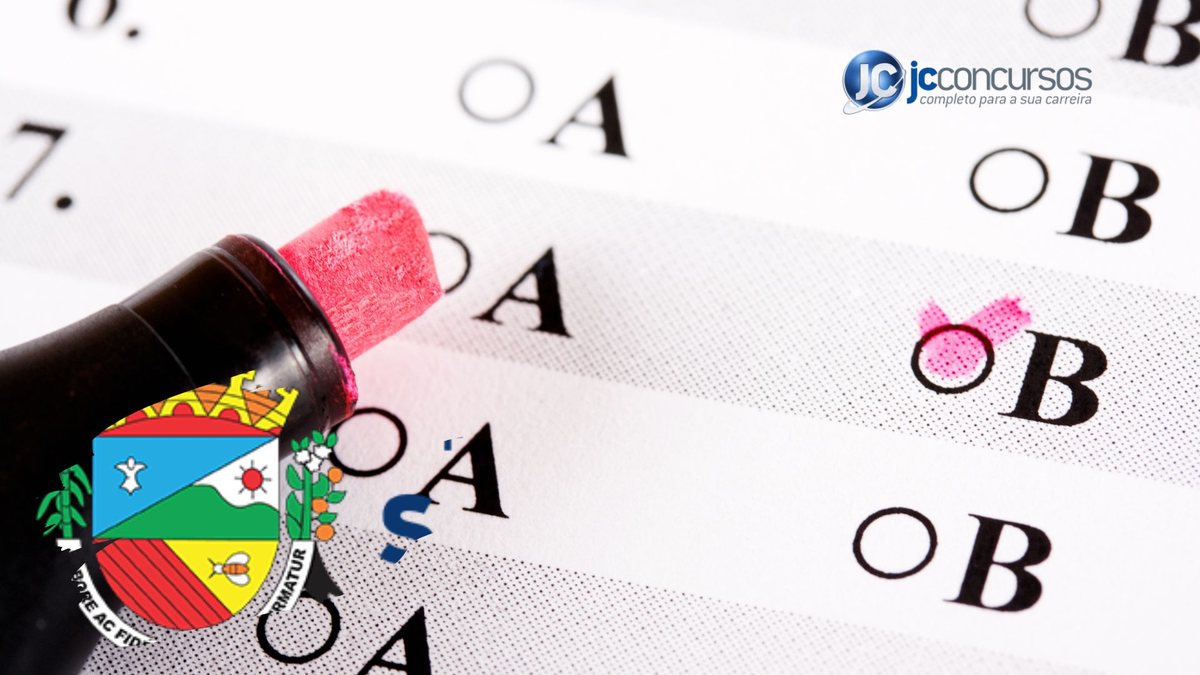 Concurso Prefeitura Santo Antônio de Posse: caneta marca texto cor de rosa em folha de resposta