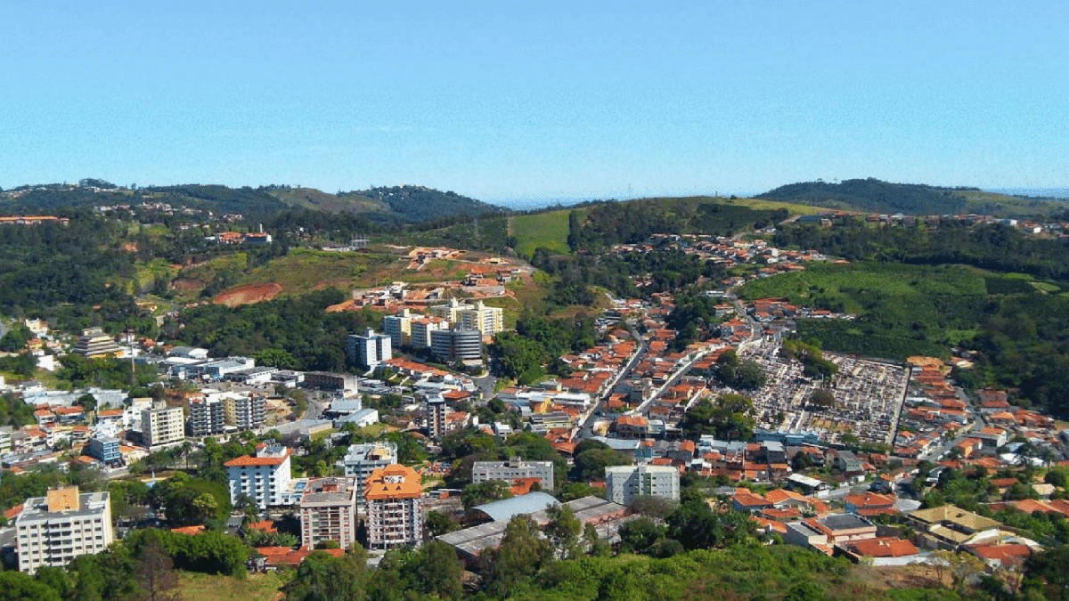 Cidade de Serra Negra, no interior de São Paulo, vista do alto