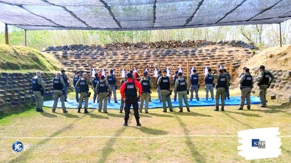 Concurso da SAP SP: policiais penais durante treinamento em estande de tiro - Foto: Divulgação