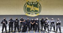 Concurso Seap PA: com brasão da pasta ao fundo, grupo de policiais penais posa para foto - Divulgação