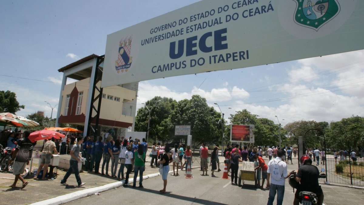 Concurso Uece: entrada de câmpus da Universidade Estadual do Ceará