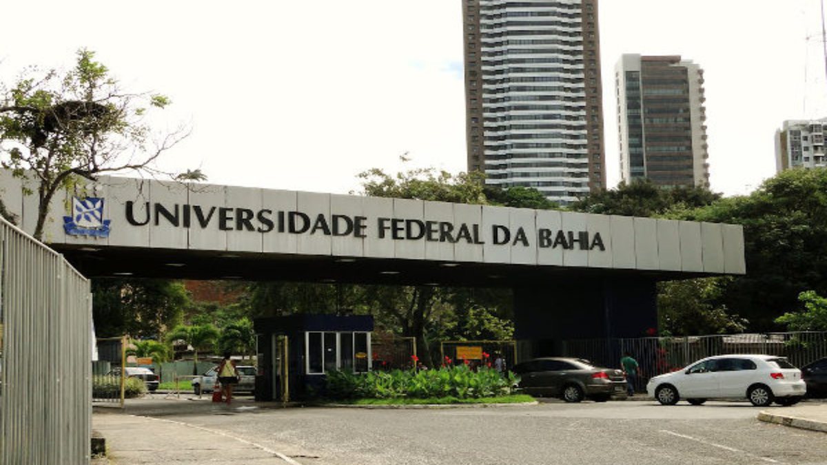 Concurso UFBA: entrada de câmpus da Universidade Federal da Bahia
