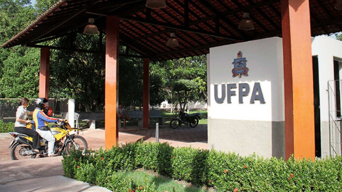 Motociclista entra em um dos campus da Universidade Federal do Pará