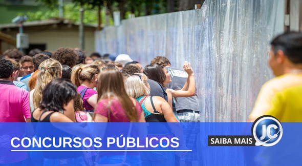 Concursos públicos: candidatos conferem listas com nomes de inscritos - UFPR/Marcos Solivan