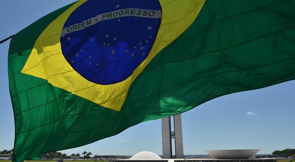 Concursos públicos: bandeira do Brasil hasteada no gramado do Congresso Nacional - Marcello Casal Jr./Agência Brasil