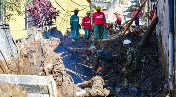 Exército Brasileiro ajuda na remoção de escombros da tragédia em Petrópolis RJ - Divulgação - Exército Brasileiro