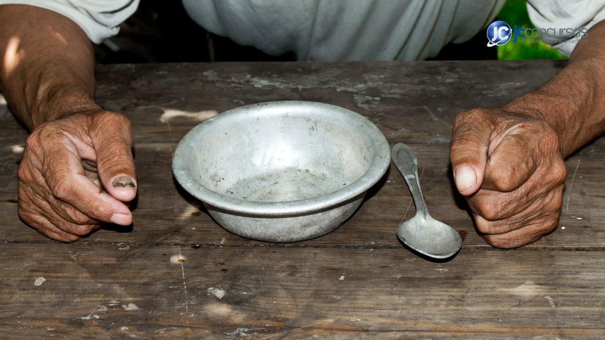 Cerca de 3,1 bilhões de pessoas não conseguiram comprar alimentos saudáveis ​​em 2020, revela a ONU
