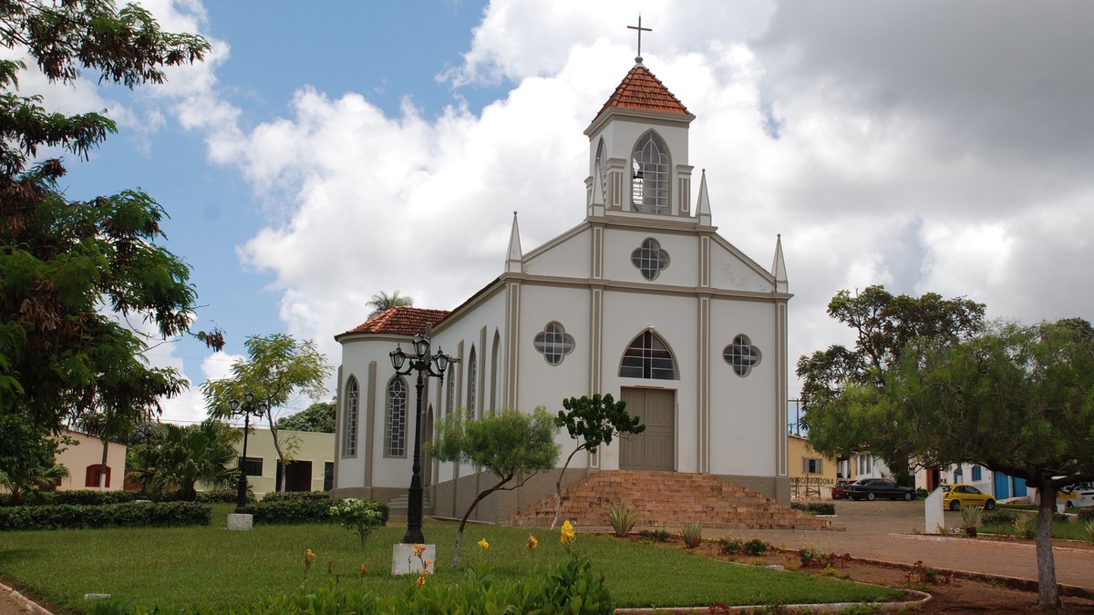 Concurso da Prefeitura de Cristalina GO - Igreja São Sebastião, construída em 1948
