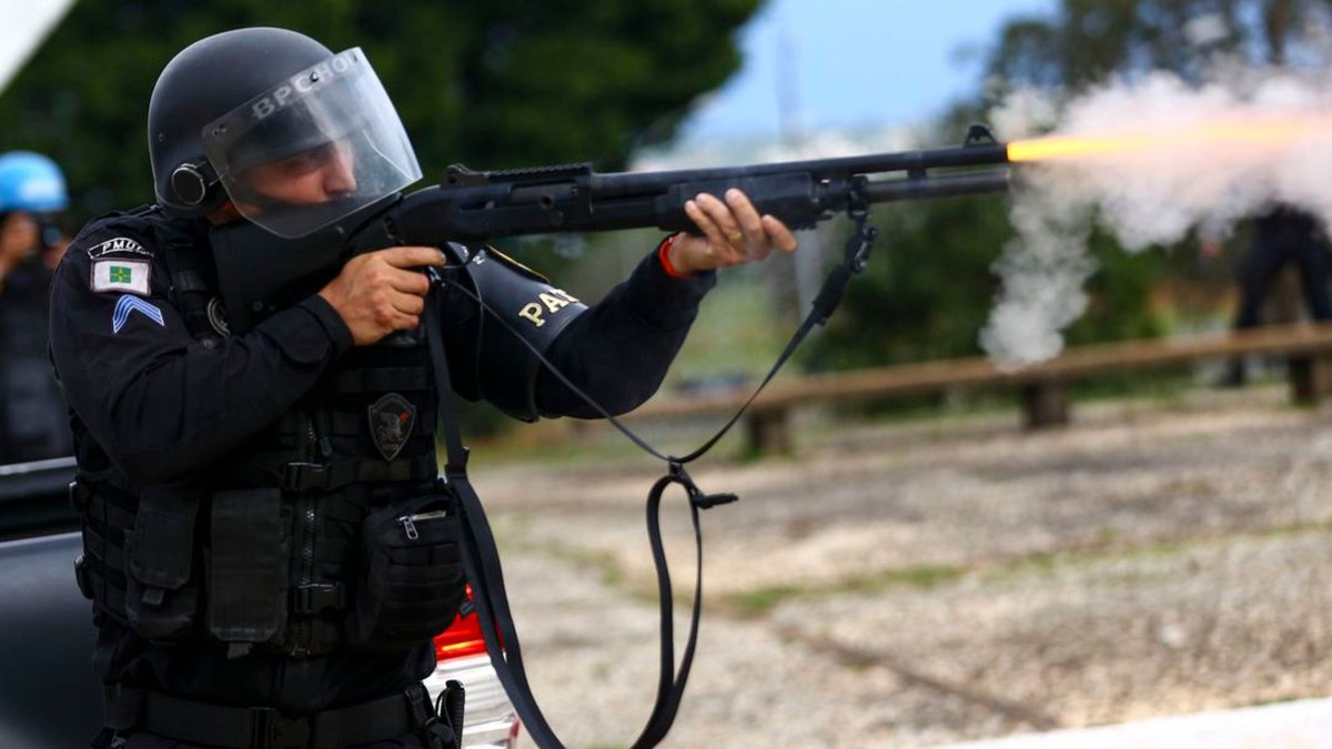 Policial dispara contra participantes de Atos Antideocráticos em Brasília