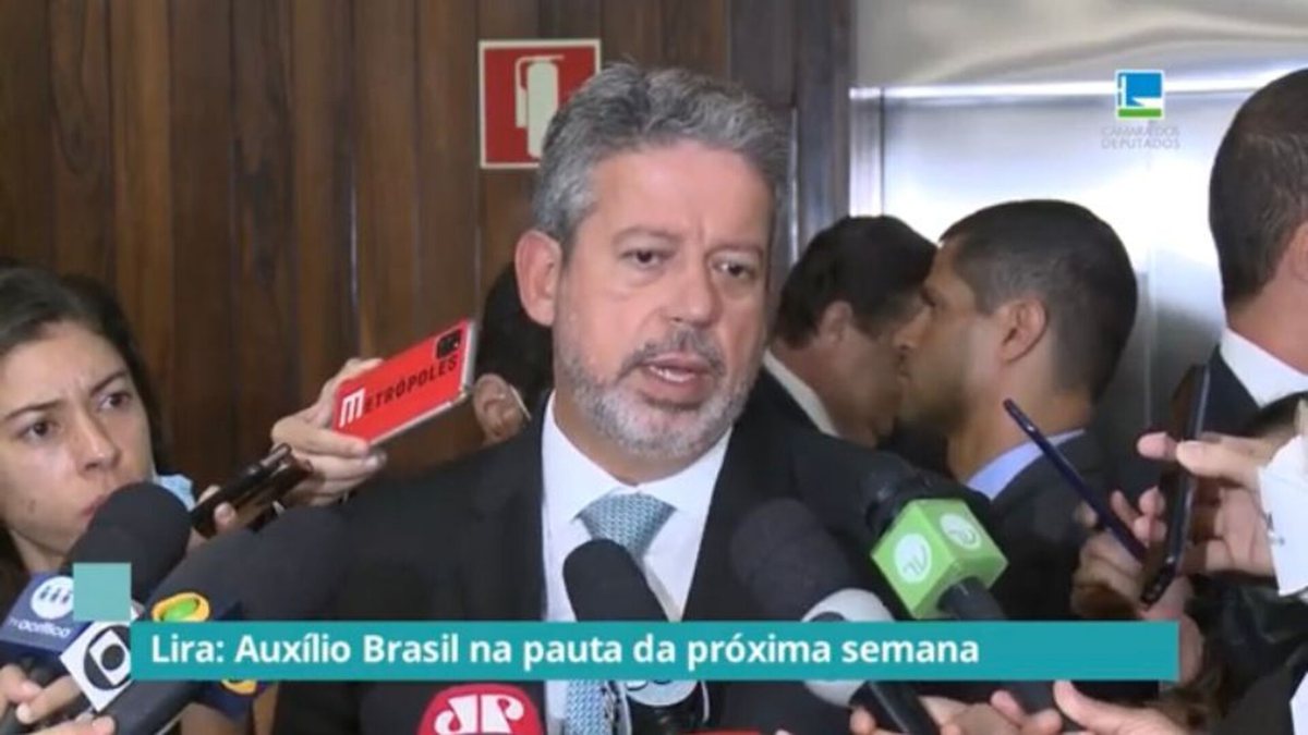 "Temos que ter responsabilidade" afirma Lira sobre reajuste do Auxílio Brasil