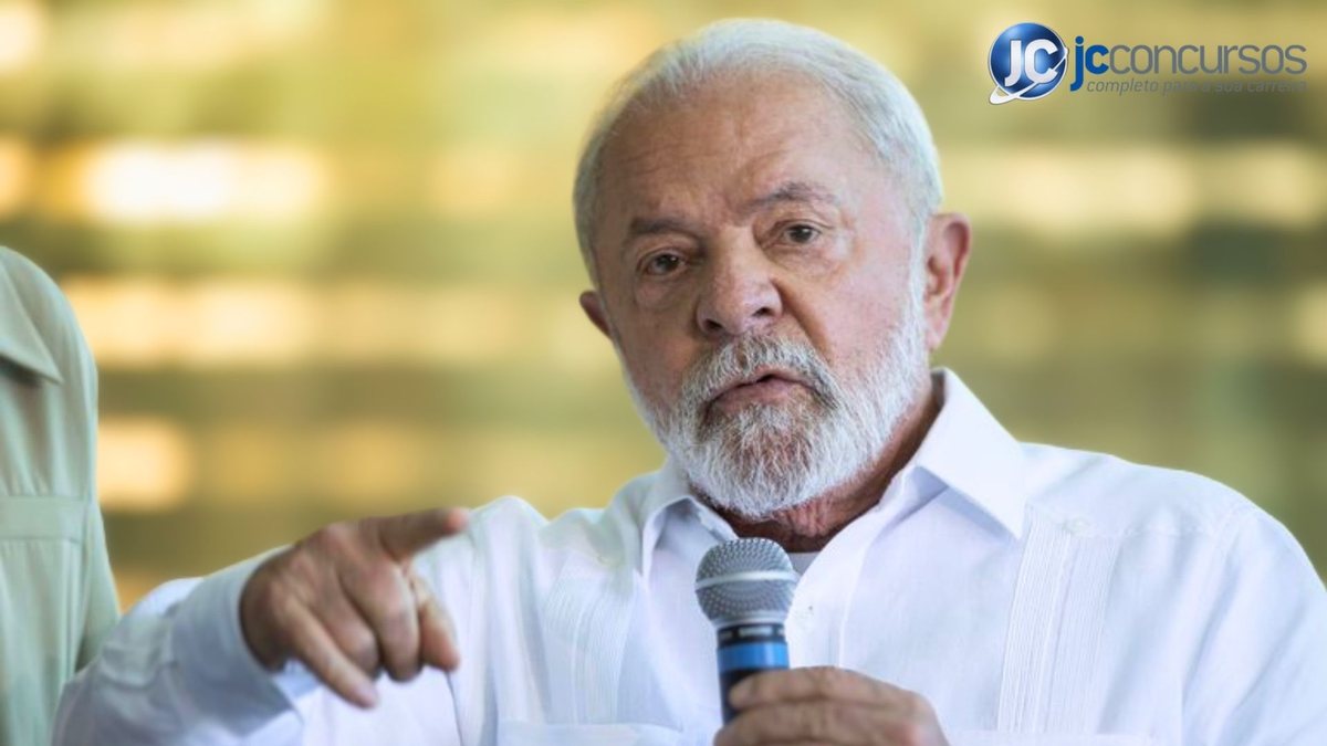 Lula assina reajuste de servidores em 9% e exalta os funcionários públicos