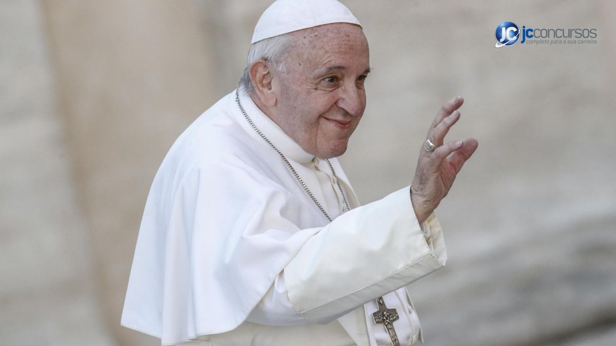 Papa encorajou jovens a não perderem a esperança, destacando que o trabalho gera utilidade e esperança