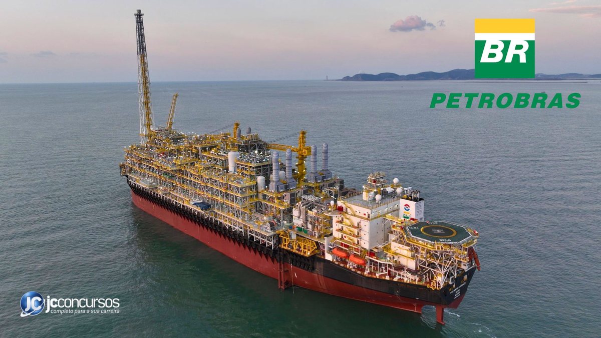 Concurso da Petrobras: vista aérea de navio-plataforma
