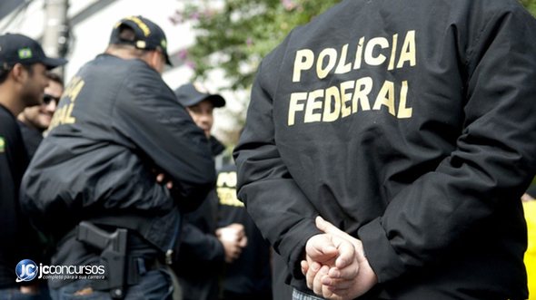 Concurso da PF: agentes da Polícia Federa de costas - Divulgação