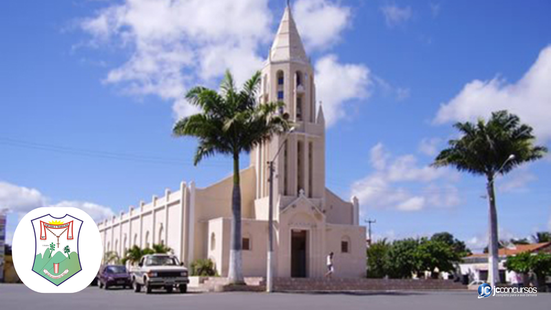 Concurso da Prefeitura de Monsenhor Tabosa (CE): fachada da igreja da cidade