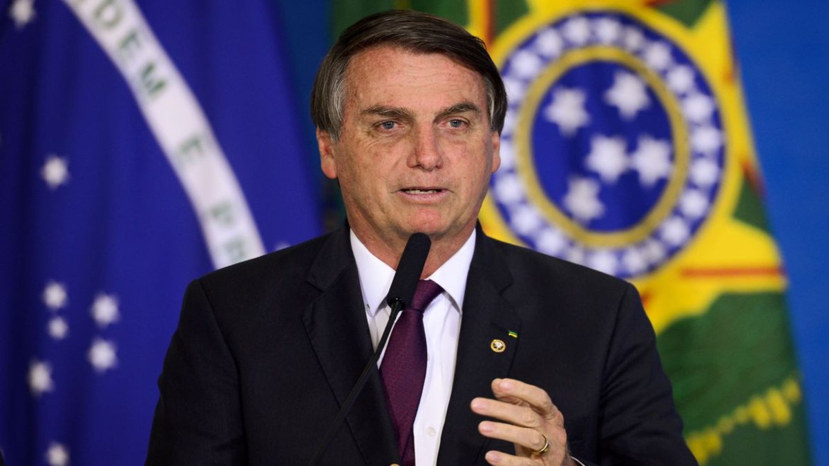 Bolsonaro assina portaria que aumenta o piso salarial dos professores para R$ 3,8 mil