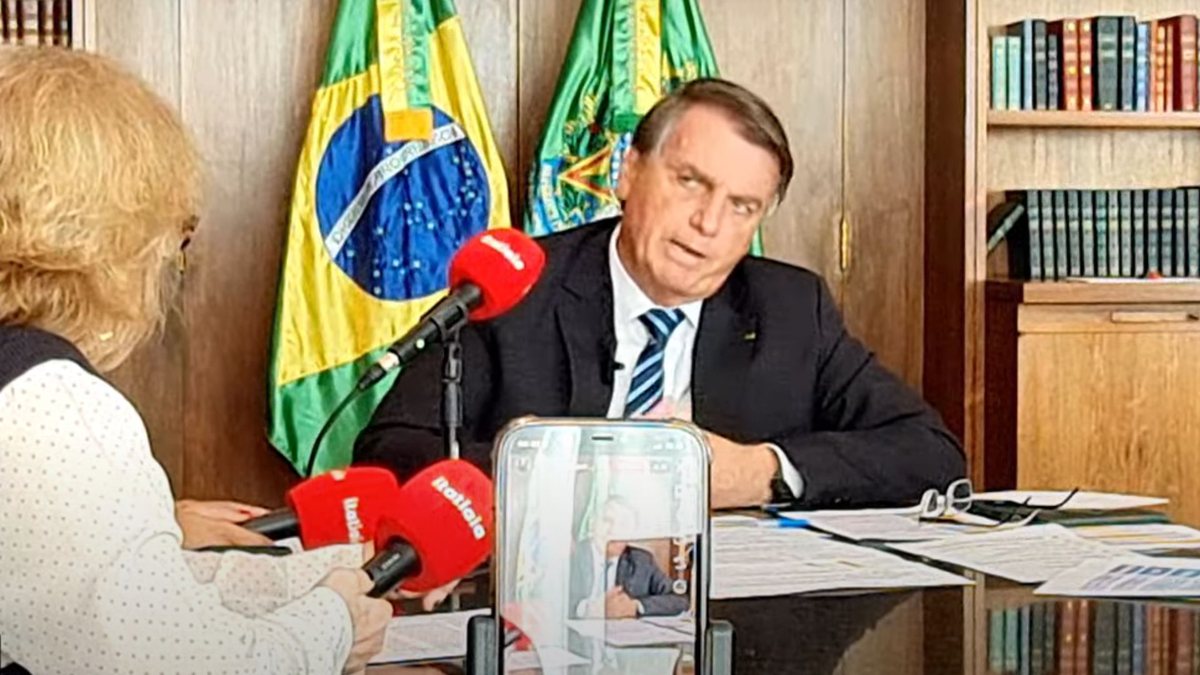 Bolsonaro comenta prisão do seu ex-ministro durante entrevista à rádio Itatiaia