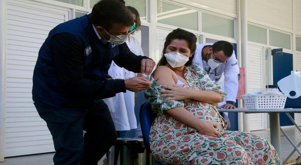 Gestante recebe vacina contra a Covid-19 - Divulgação