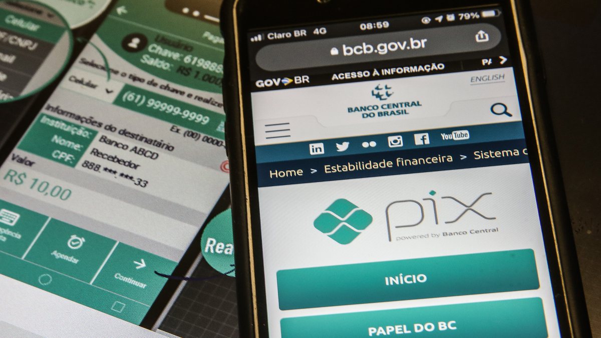 Quase R$ 20 bilhões economizados em bancos com uso do PIX em 2022