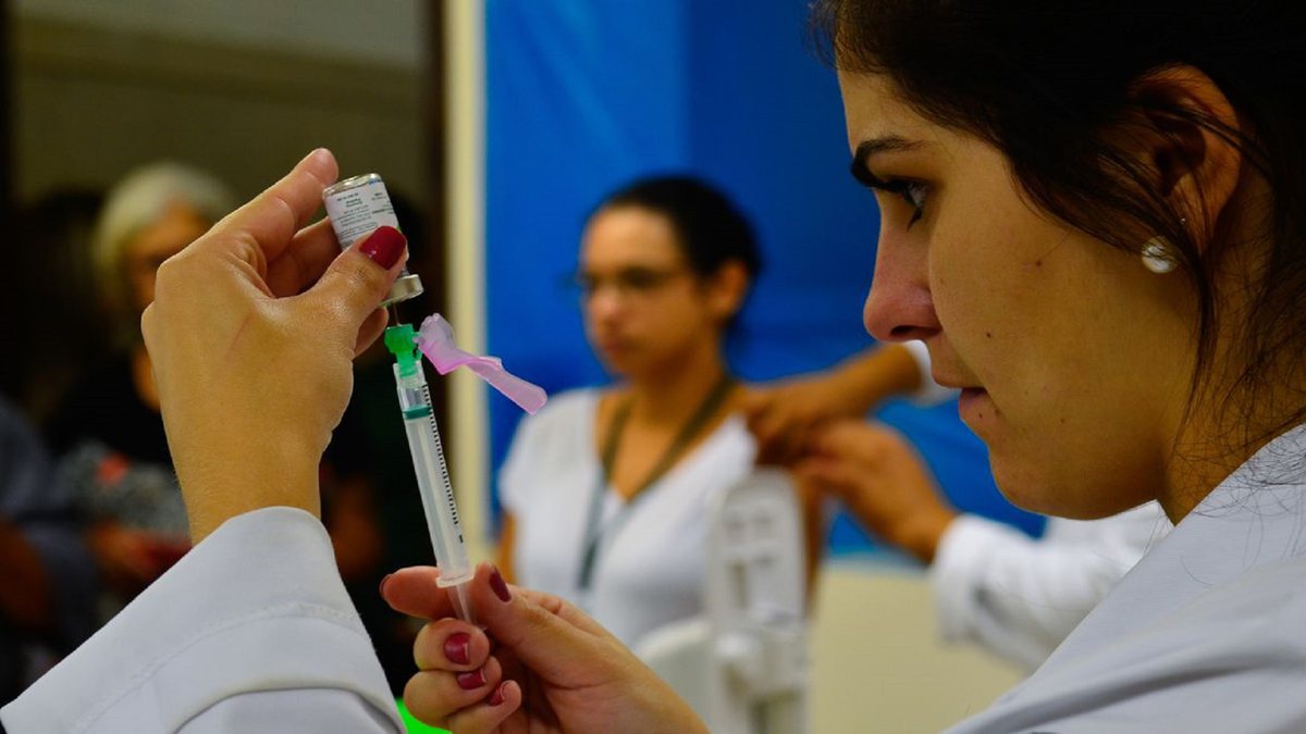 O imunizante administrado é produzido totalmente pelo Instituto Butantan | Foto: Agência Brasil - None