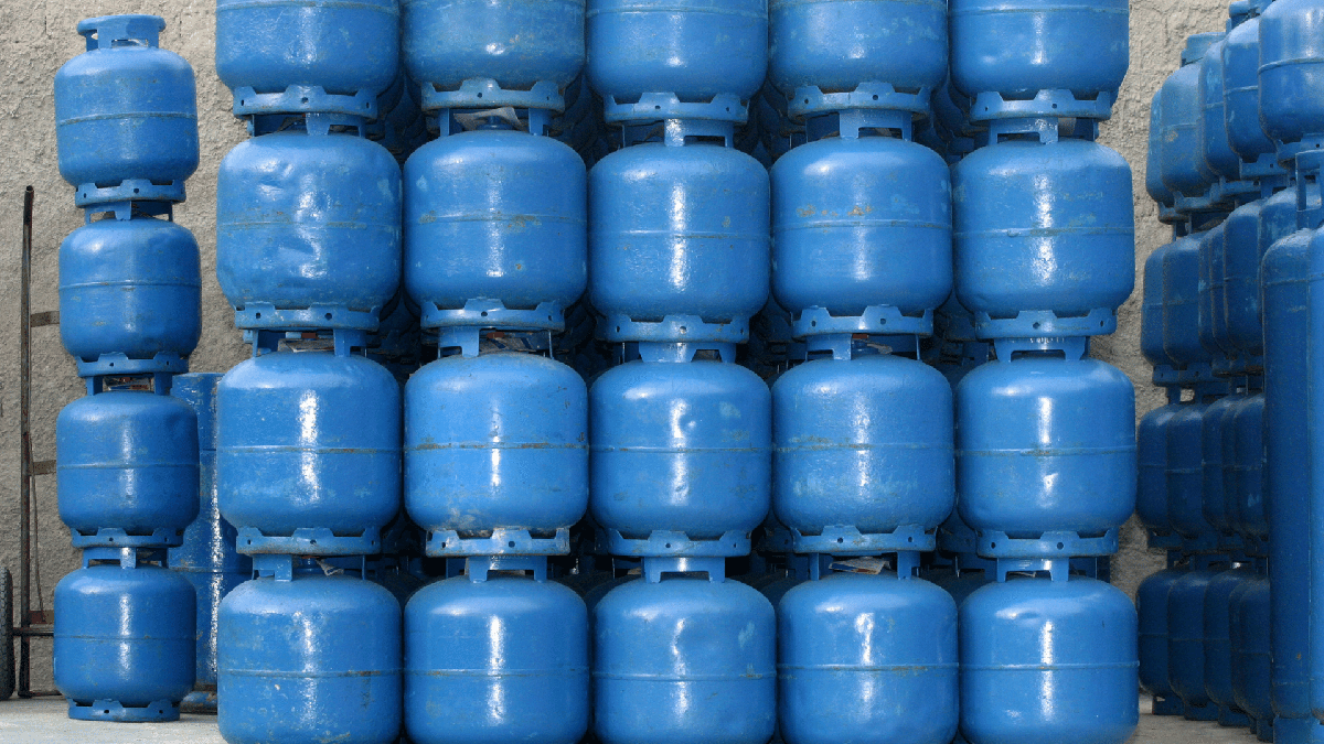 Vale Gás: vários botijões de cozinha na cor azul empilhados