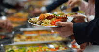 Mudança no vale-refeição: Trabalhador almoça em restaurante - Divulgação