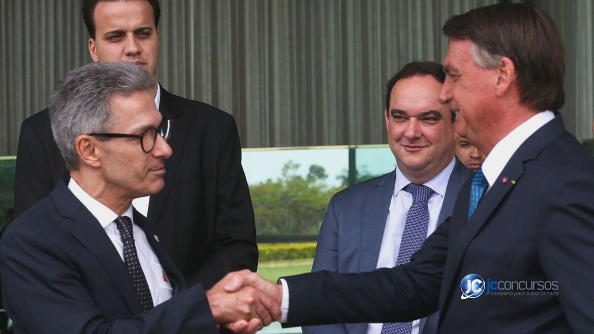 Governador de Minas Gerais Romeu Zema (Novo) ao lado do ex-presidente Jair Bolsonaro (PL)